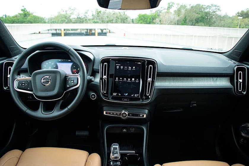 2022 volvo xc40 interior